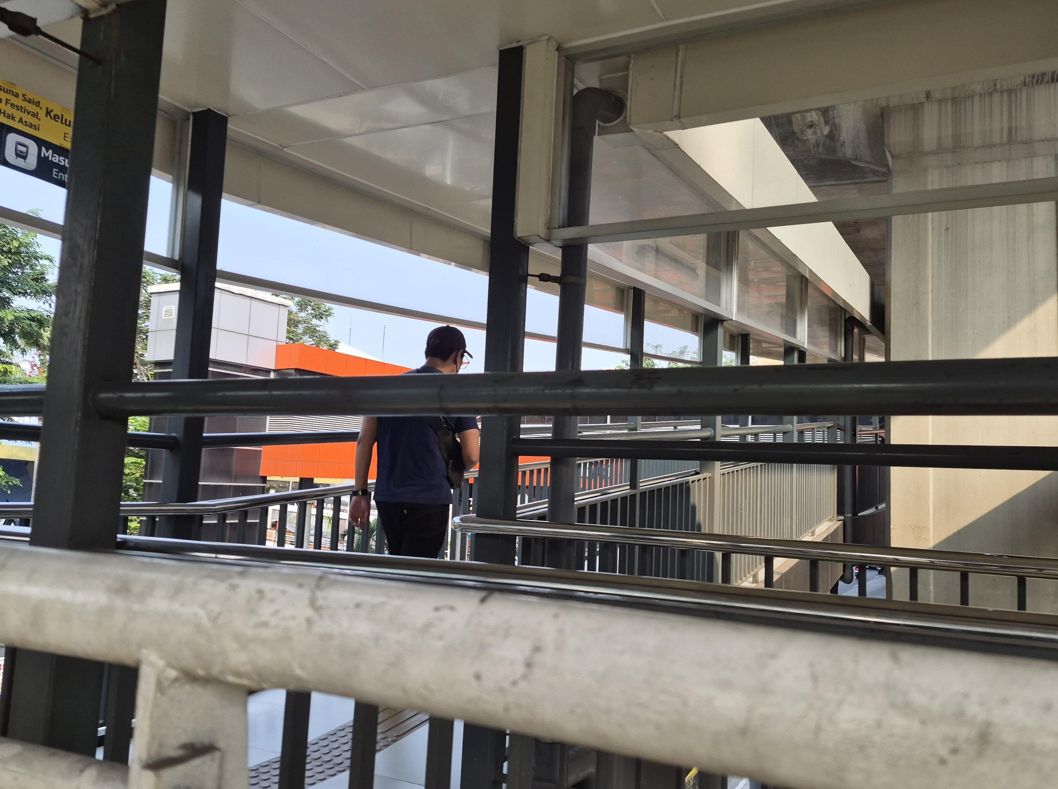 Gubernur Pramono Bakal Hubungkan Dua JPO di Rasuna Said, Warga: Akses Pejalan Kaki Jauh Lebih Efisien