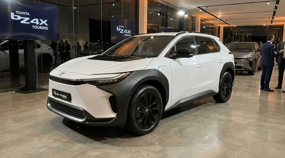 bZ4X Harga Terjangkau di Kelas SUV Listrik Premium, Toyota bZ4X Touring Usung Baterai Lithium-ion Kapasitas Besar dan Fitur Parkir Jarak Jauh Canggih