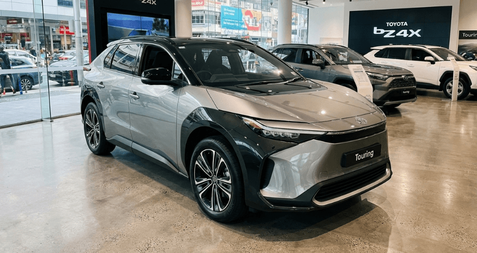 Toyota bZ4X Touring Bawa Bagasi 619 Liter dan Pengisian Cepat 28 Menit, Siap Jadi Pilihan SUV Listrik untuk Perjalanan Luar Kota