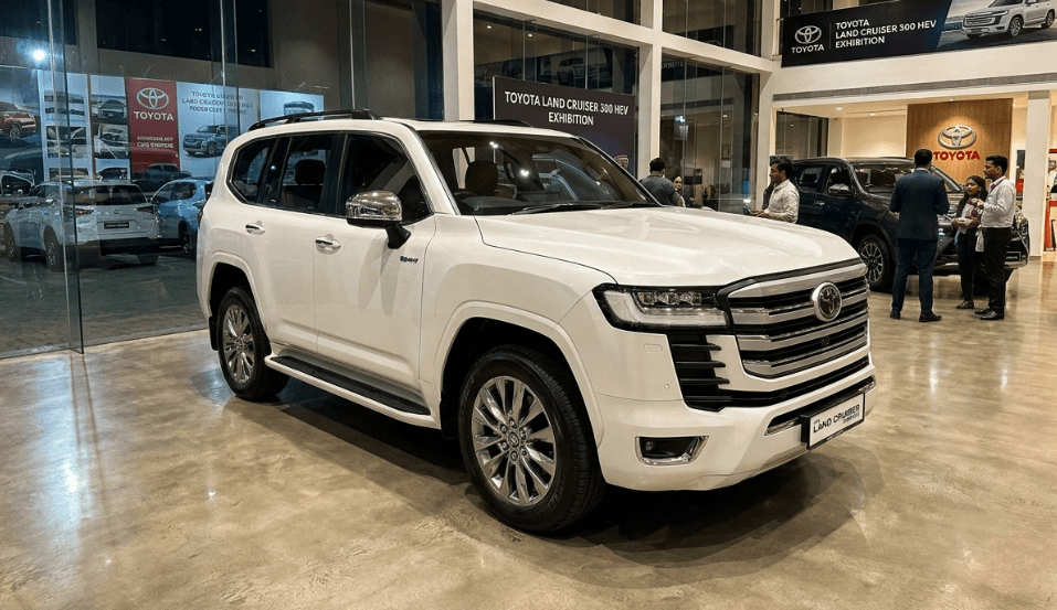 Toyota Land Cruiser 300 HEV Meluncur di Indonesia, SUV Hybrid V6 457 HP Seharga Rp2,7 Miliar Siap Jelajah Medan Ekstrem