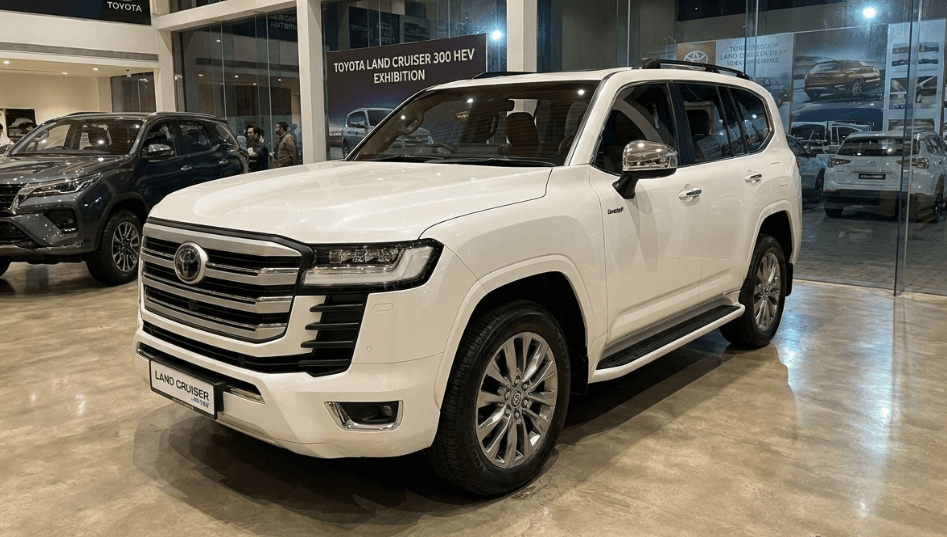 Lengkapi Peringatan 75 Tahun, Toyota Land Cruiser 300 HEV Hadir di Indonesia dengan Performa Dakar Rally dan TSS 3.0