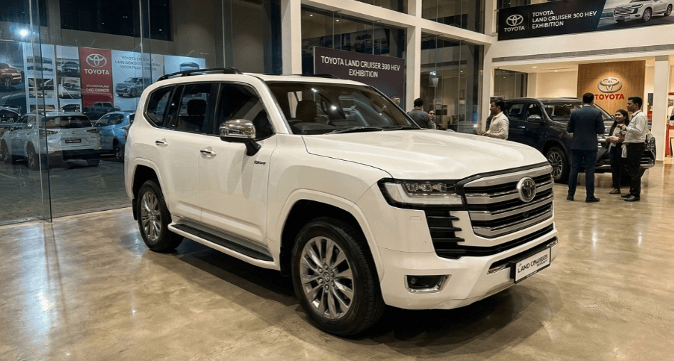 Toyota Land Cruiser 300 GR-S HEV Dibanderol Rp2,816 Miliar, Bawa Sentuhan Gazoo Racing dan Teknologi Safety TSS 3.0