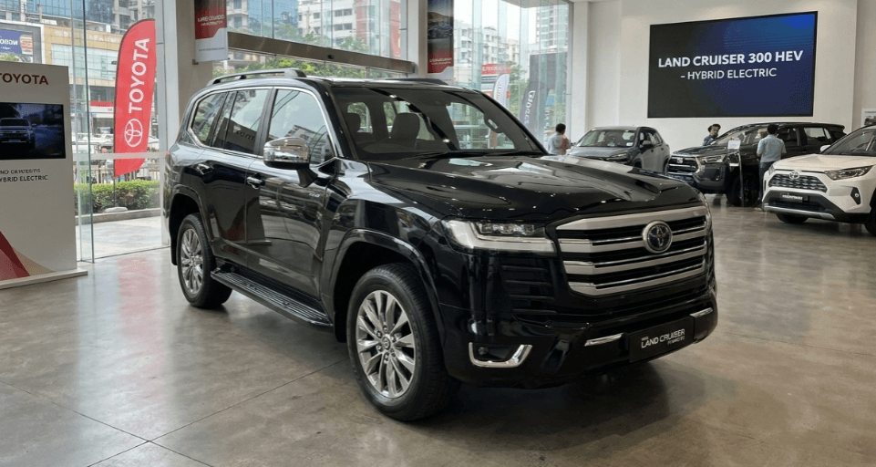 Toyota Land Cruiser 300 HEV Curi Perhatian dengan Mesin V6 Twin-Turbo 457 HP, Ini Spesifikasi Mewah yang Bikin Penasaran