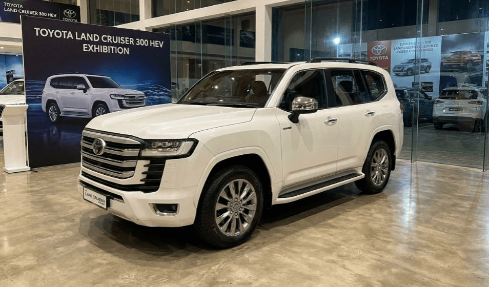 Land Cruiser 300 GR-S HEV Hadir dengan Sentuhan Dakar Rally Lebih Irit dan Ramah Lingkungan Tapi Tetap Gahar