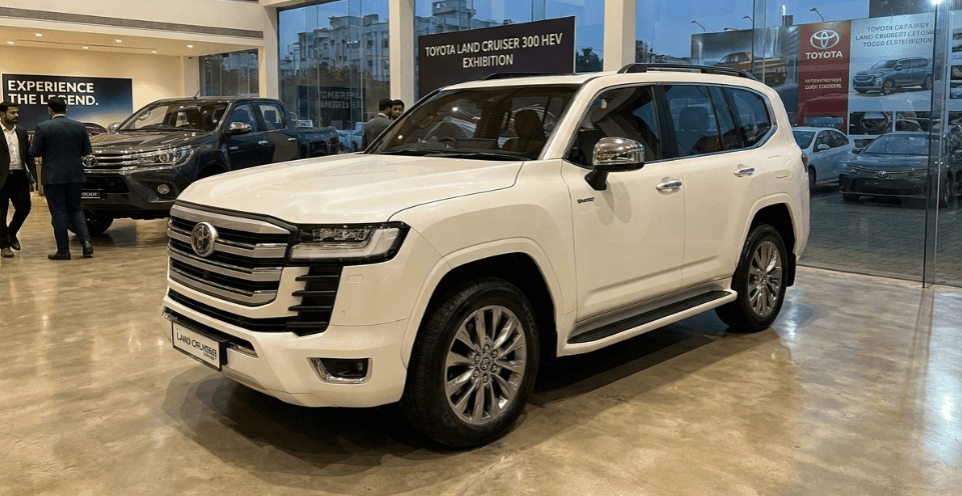 Bikin Kompetitor Pensiun Duluan! Land Cruiser 300 HEV: Desain Garang, Torsi 790 Nm, dan Mode EV Menggelegar Berteknologi Dakar
