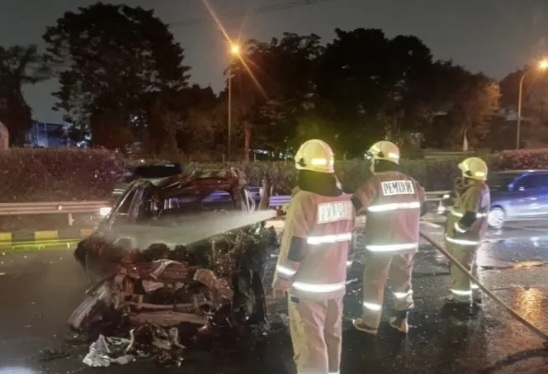 Kecelakaan Maut Jeep Mercedes-Benz di Tol Jagorawi, 2 Tewas Terbakar