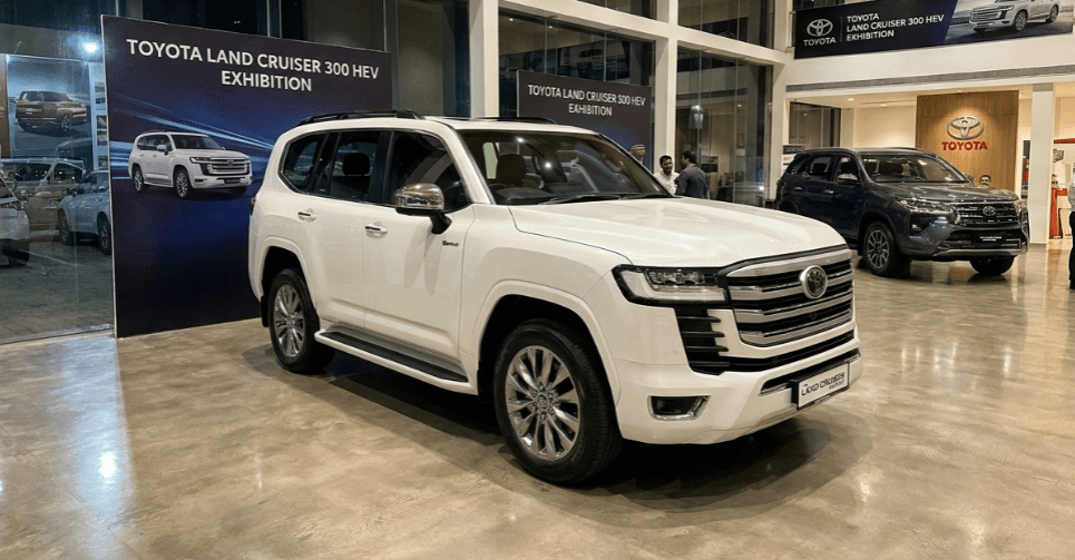 Toyota Land Cruiser 300 HEV Resmi Dijual Rp2,716 Miliar, Desain Tegas Kekar Berbalut Performa Hybrid Terkuat Sepanjang Sejarah