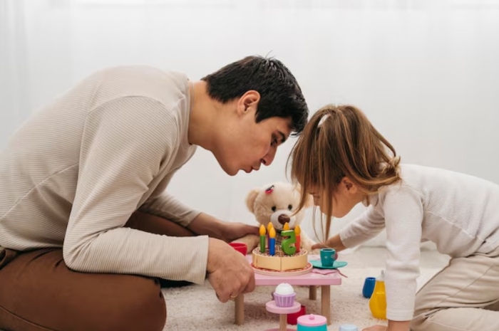 Ayah Ikut Momong Anak Bukan Sekadar Bantu Ibu, Ada Dampak Psikologis di Baliknya