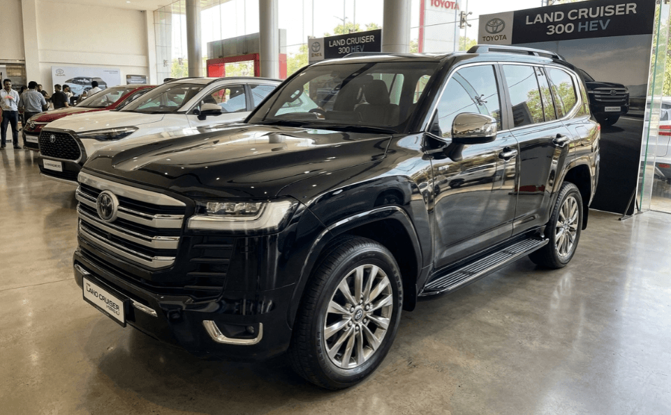 Performa Land Cruiser 300 HEV Resmi Mencuri Perhatian, SUV Hybrid 457 HP Ini Dibanderol Mulai Rp2,7 Miliar dengan Fitur Off-Road Canggih