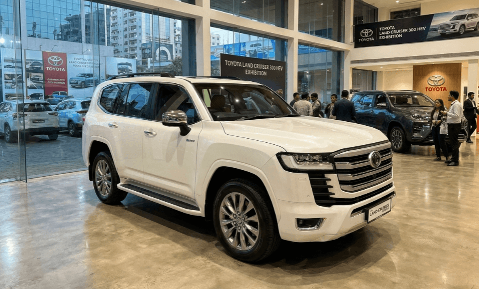 Toyota Land Cruiser 300 HEV Bikin Kaget dengan Performa Mesin V6 Twin-Turbo 457 HP dan Tampilan Gagah Khas SUV Premium