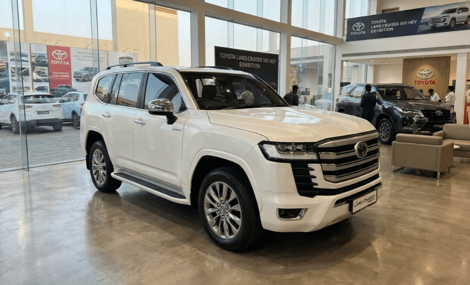 Toyota Land Cruiser 300 HEV Resmi di Indonesia, Harga Mulai Rp2,716 Miliar dengan Mesin Parallel Hybrid dan Fitur Off-Road Lengkap