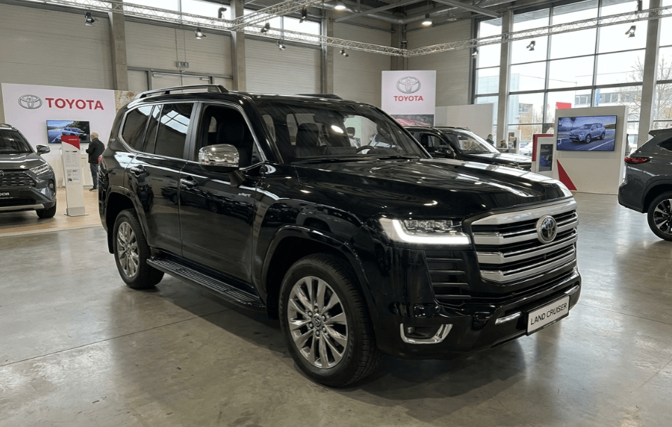 Land Cruiser 300 HEV Makin Buas dengan Front Bumper Baru Lebih Elegan dan Mesin Parallel Hybrid Berteknologi Dakar Rally