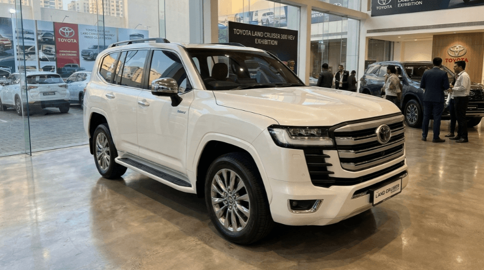 Mengulik Toyota Land Cruiser 300 HEV: SUV Mewah Berdesain Kekar Garang, Performa Parallel Hybrid yang Tetap Responsif di Medan Apapun