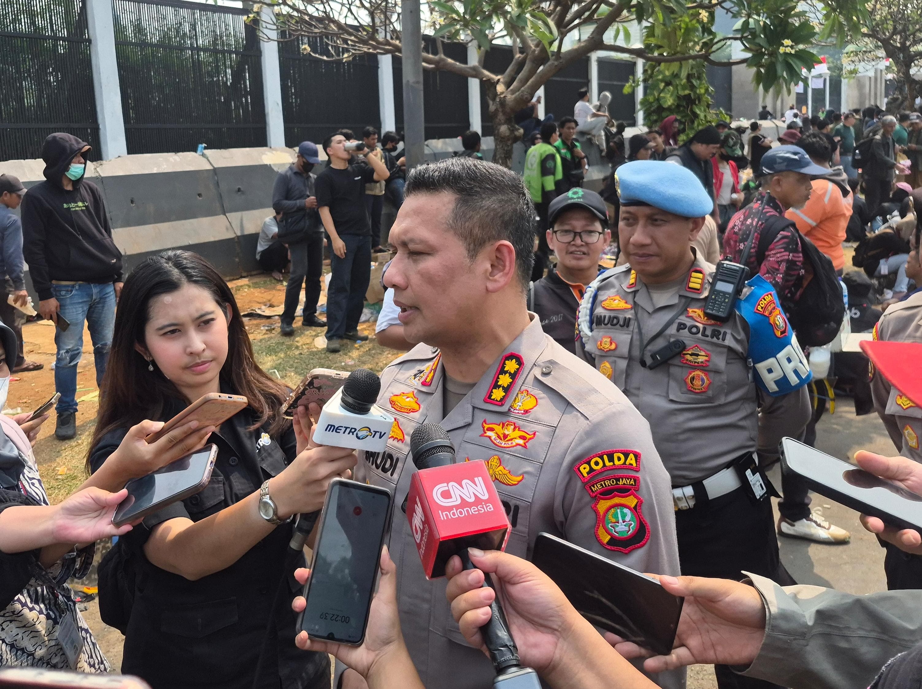 Polda Metro Amankan 65 Orang di Tengah Demo DPR, Bawa Bom Molotov hingga Jerigen Bensin