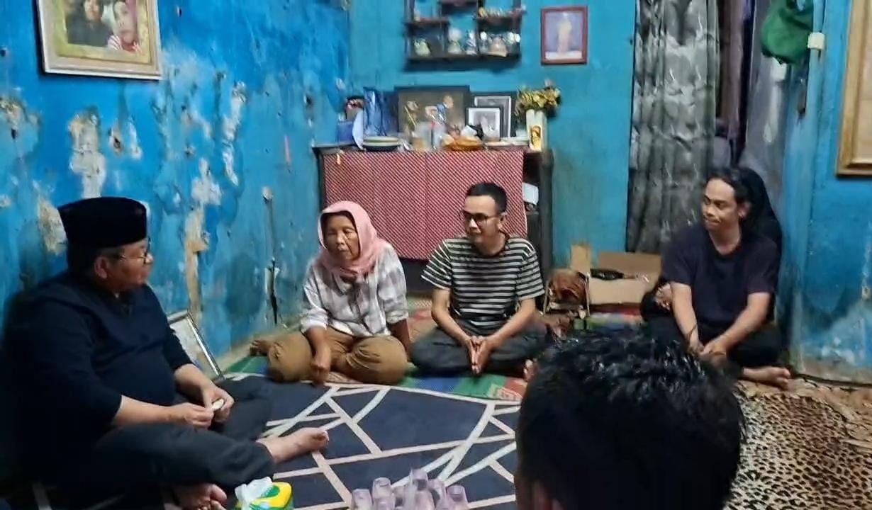 Gubernur Pramono Kunjungi Rumah Duka 2 Korban Kerusuhan Demo DPR di Pejompongan