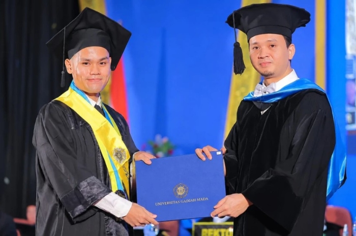 Usia Baru 20 Tahun Sudah Lulus UGM, Ayyub Ungkap Cara Membagi Waktu Kuliah dan Kerja