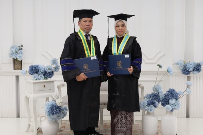 Bukan Sekadar Wisuda Bareng, Ayah dan Anak Mahasiswa UNY Ini Meneliti Dunia Kerja dari Dua Sisi