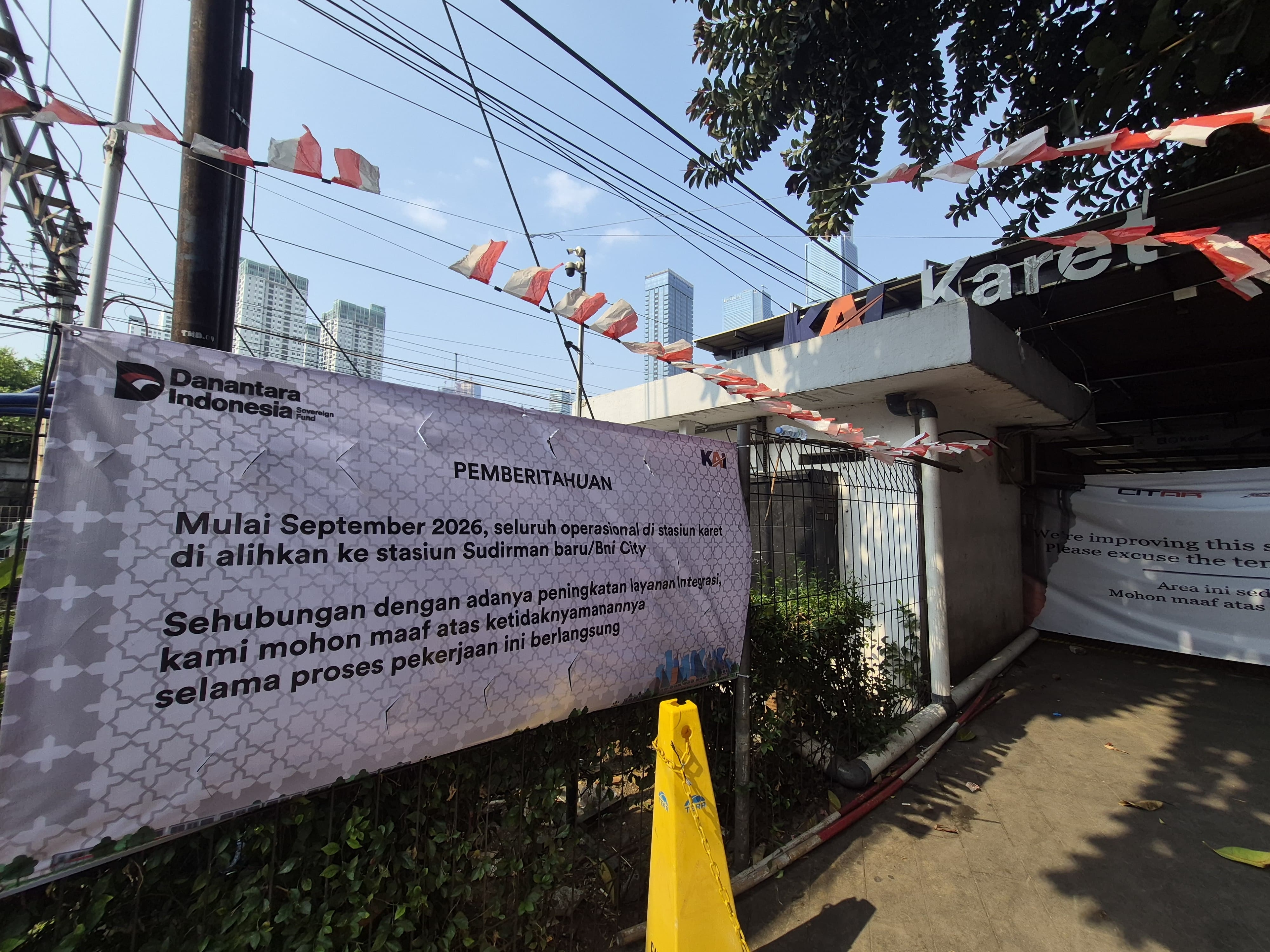 Stasiun Karet Ditutup Sementara, Pedagang Sekitar Keluhkan Pembeli Mulai Berkurang: Hari Biasa Kayak Akhir Pekan