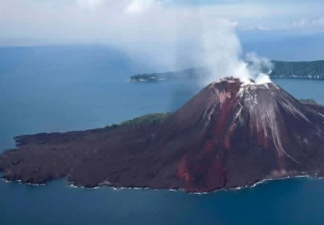 Gunung Anak Krakatau Meletus 31 Kali, Warga Dilarang Mendekat Radius 5 Km