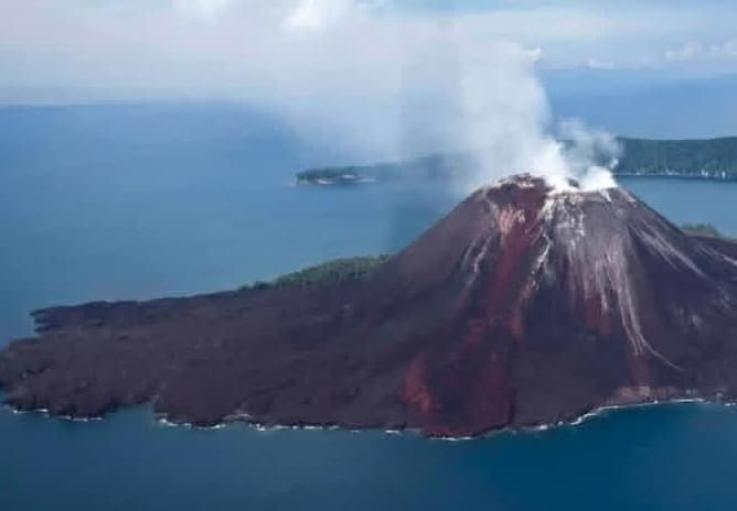 Liput Erupsi Anak Krakatau, 5 Wartawan Hilang Kontak di Selat Sunda