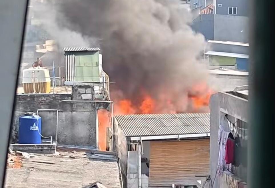 Kebakaran Landa Permukiman Padat Jelambar Jakbar, 10 Rumah Terbakar dan 40 KK Terdampak