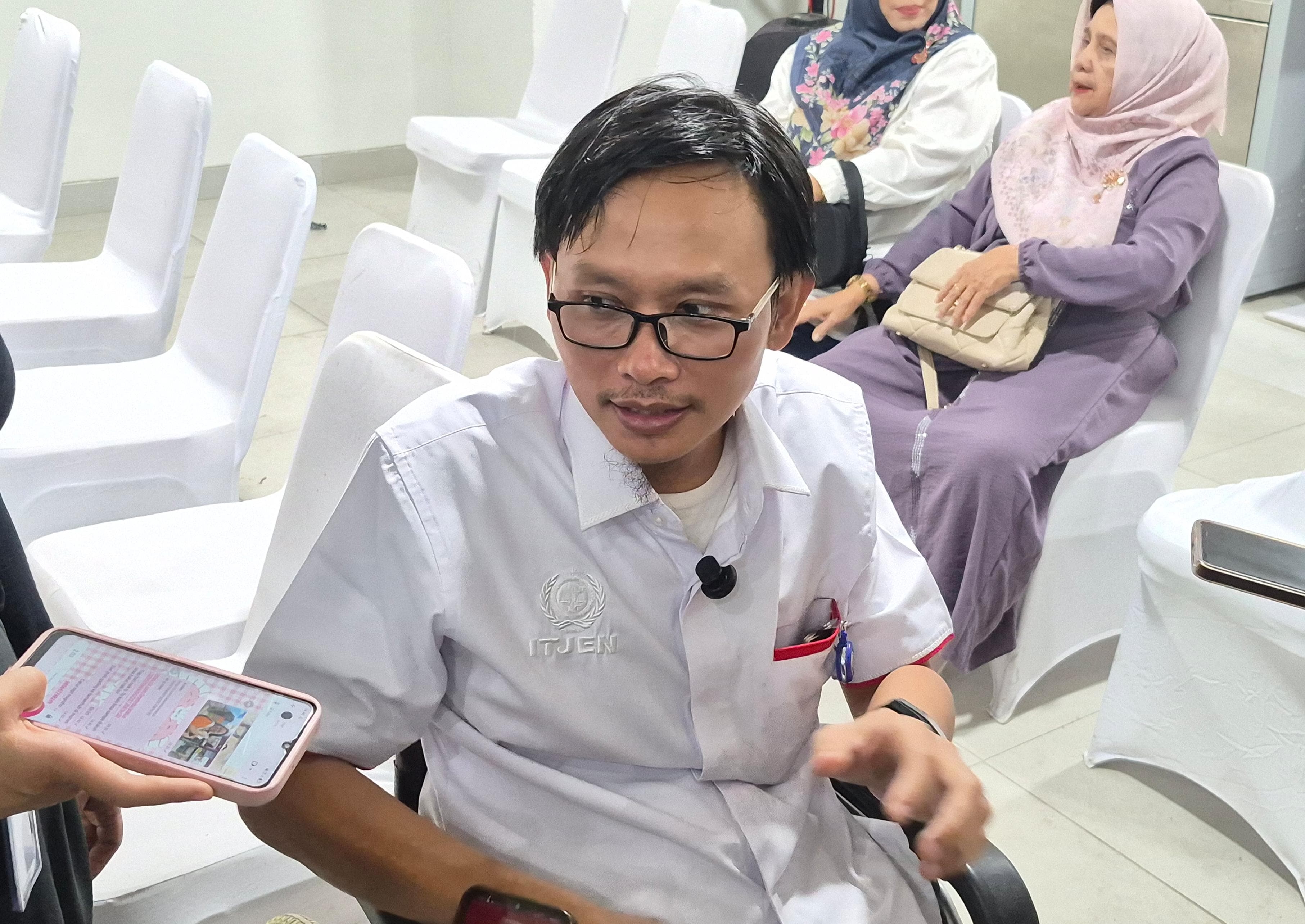 LRT Jakarta Fase 1B Resmi Beroperasi, Pengguna Disabilitas Soroti Fasilitas Guiding Block hingga Celah Peron