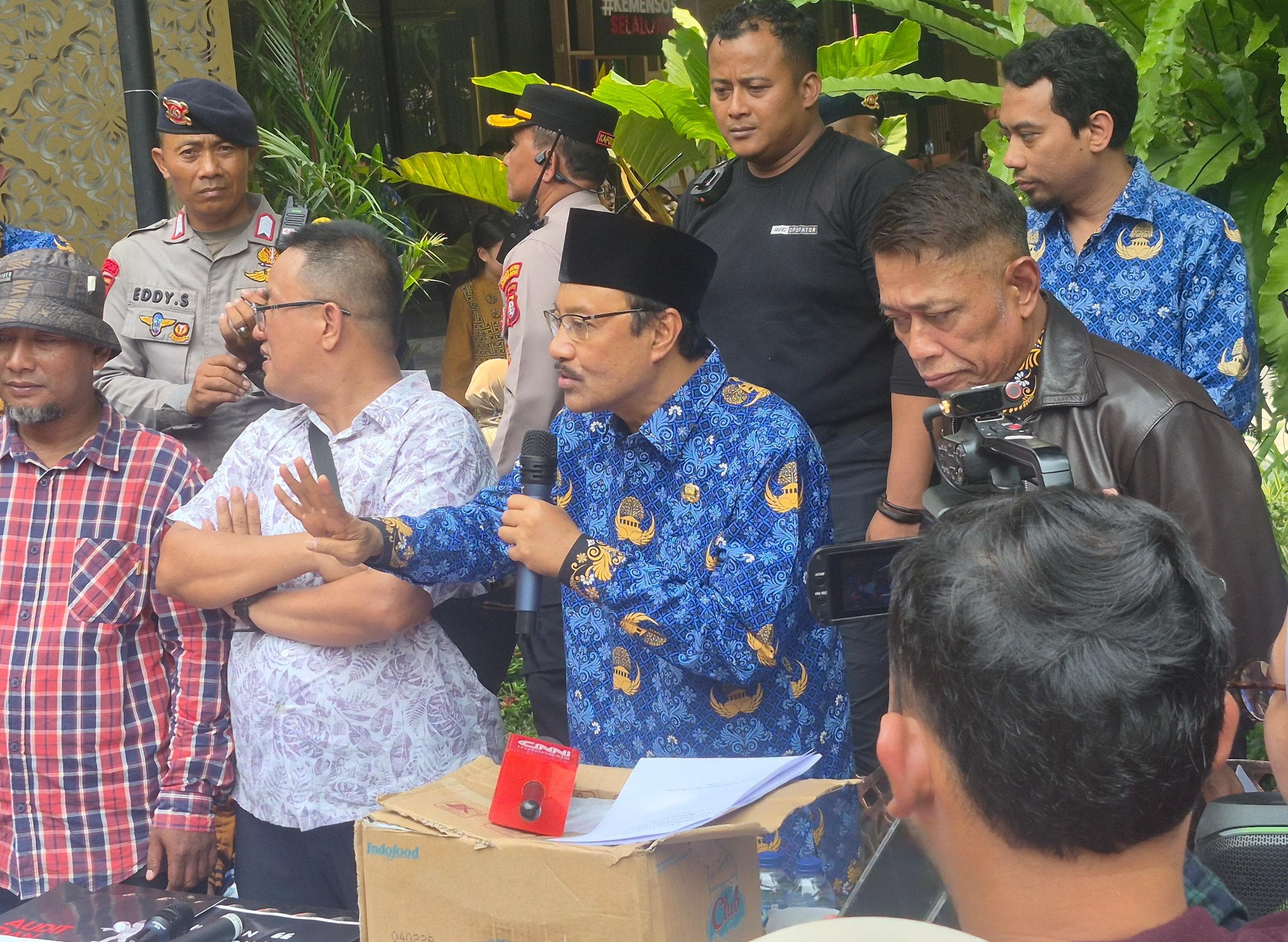 Temui Massa KWJK, Mensos Gus Ipul Akui Masih Banyak Data Bansos yang Tak Akurat