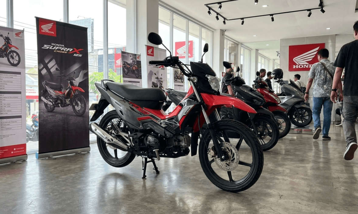 Honda Supra X Cross 125 Bawa Mesin PGM-FI Tangguh dan Irit Tembus 75 Km/L, Jagoan Baru 2026 Fokus Daya Tahan Ekstrem