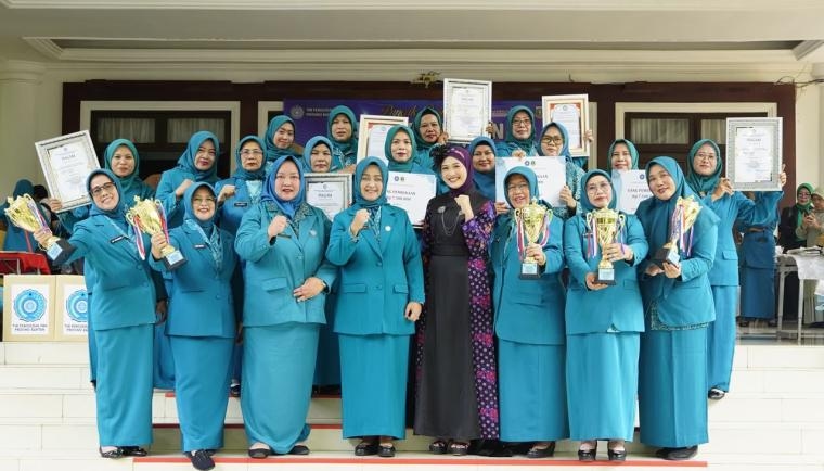Sapu Bersih Semua Kategori, Kabupaten Tangerang Raih Juara Umum Lomba 10 Program Pokok PKK Tingkat Provinsi Banten 2026