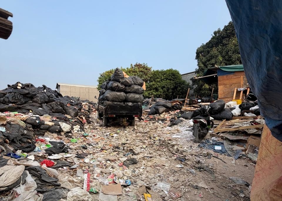 Ketua Komisi D DPRD DKI Soroti Sampah Menggunung di Kapuk Muara, Duga TPS Ilegal dari Apartemen