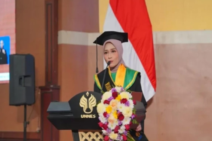 Dari Penerima KIP Kuliah hingga Wisudawan Terbaik, Kisah Najmi di Unnes