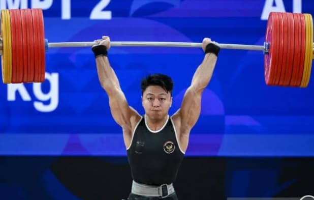 Emas Kedua Indonesia Datang dari Angkat Besi, Rahmat Erwin Pecahkan Rekor Dunia