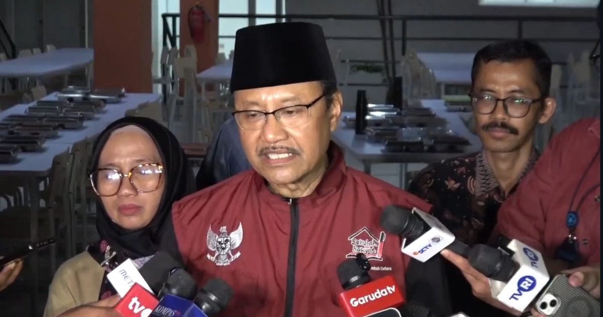 Tantangan, Gus Ipul Temukan Siswa SMA Belum Bisa Membaca di Sekolah Rakyat