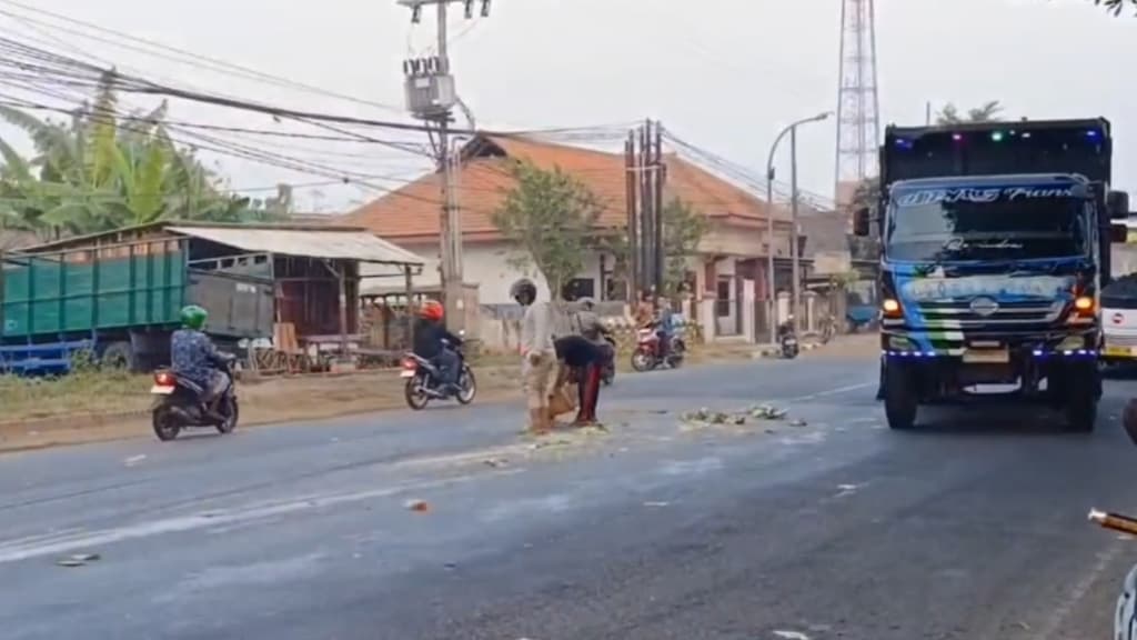 Perempuan Penjual Nasi Jagung Meninggal Ditabrak Truk di Jalur Pantura Pasuruan