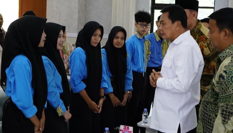 Keren! Dari Keluarga Prasejahtera ke Kancah Dunia: 7 Mahasiswa Berprestasi Dilepas Bupati Tangerang Kuliah Gratis ke Tiongkok