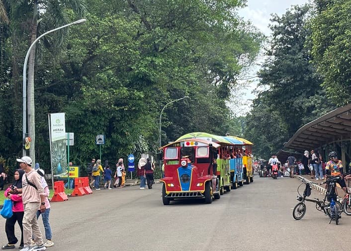 Libur Idulfitri 1447 H, Puluhan Ribu Warga Padati Taman Margasatwa Ragunan