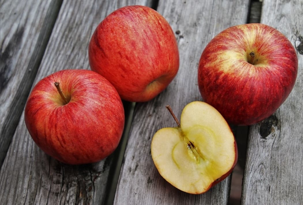 Mau Tampil Awet Muda? Berikut 6 Manfaat Buah Apel untuk Kecantikan, Wanita Harus Tahu Nih!