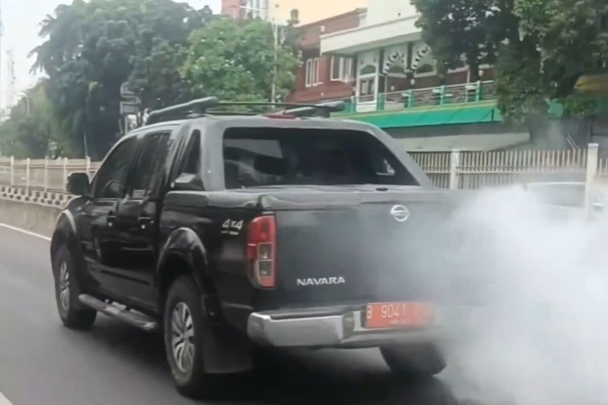 Mobil Plat Merah Milik Pemprov DKI Ngebul di Jalanan, Heru Budi: Sopir Sudah Distrap
