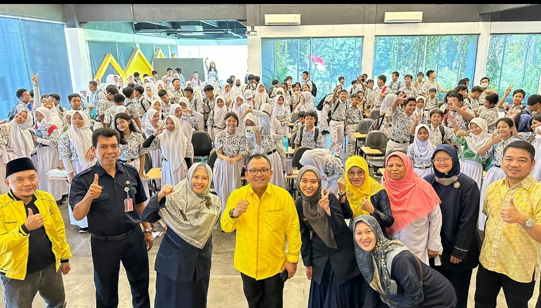 Peduli Gen Z, Golkar DKI Jakarta Gelar Pendidikan Politik Bersama Siswa SMPN 280