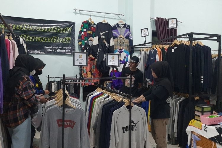 Mengenal Thrifting, Jual Beli Barang yang Lagi Tren di Kalangan Anak Muda