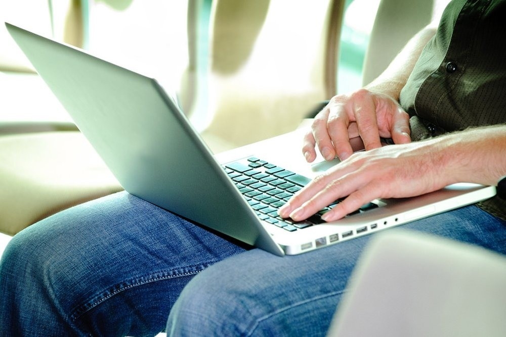 Ini Bahaya Kebiasaan Gen Z Memangku Laptop, Dapat Mempengaruhi Kualitas Sperma