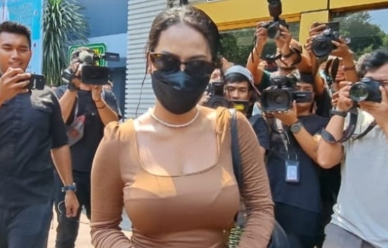 Blak-blakan Cerita Wanita Pemeran Film Dewasa, Syuting Saat Bulan Puasa