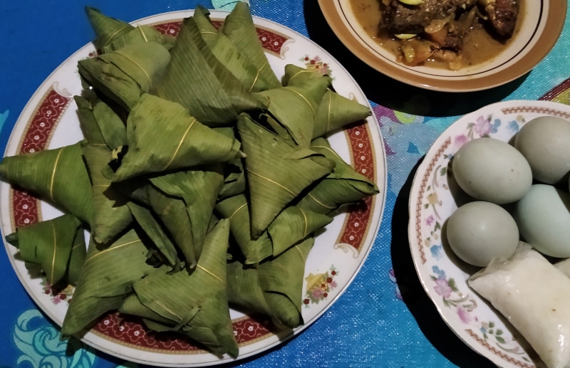 Cara Bikin Ketupat Sumpil, Makanan Khas Perayaan Maulid Nabi di Kendal Jawa Tengah