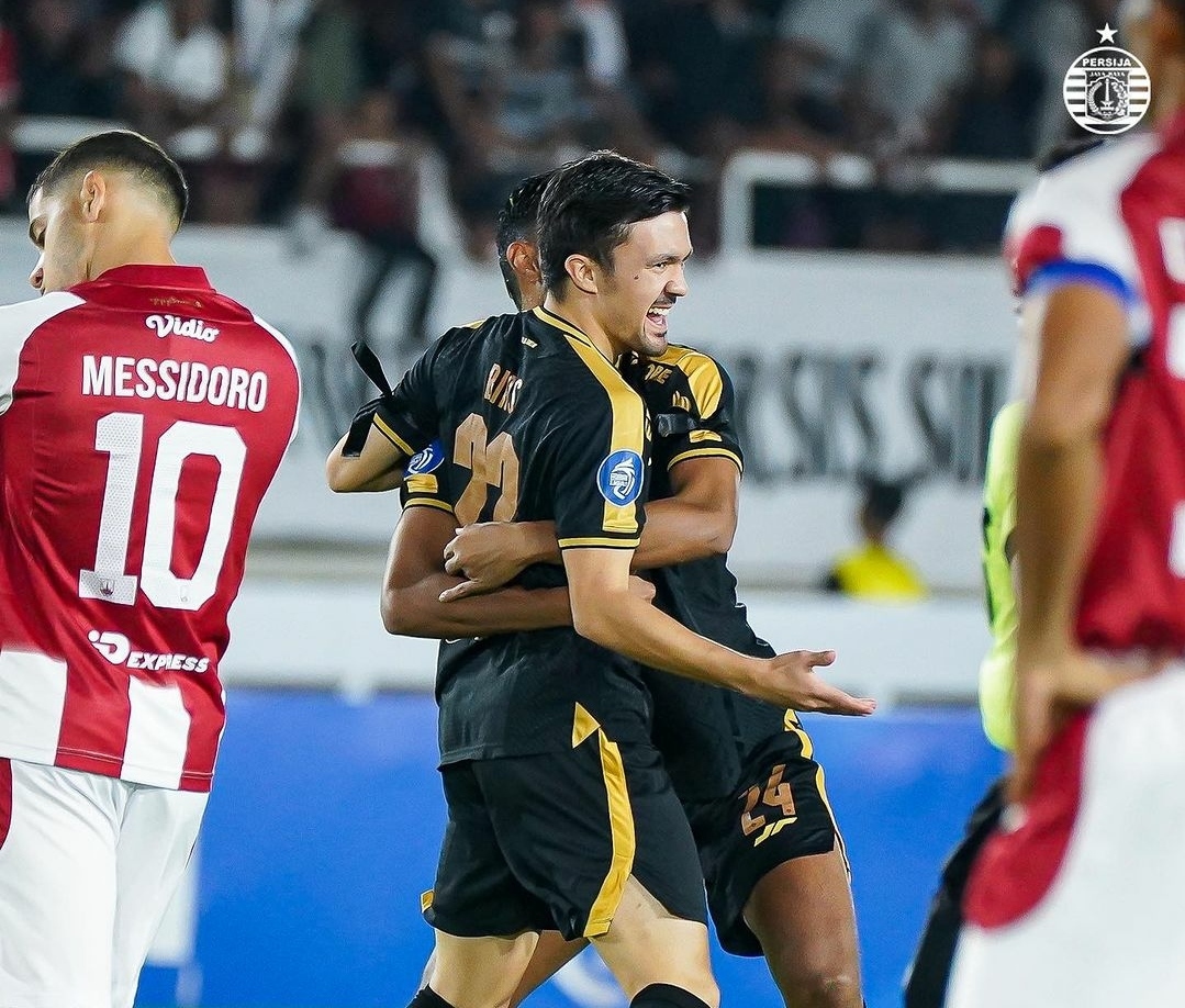 SENGIT! Babak Pertama Persija Jakarta Vs Persis Solo Imbang 1-1, Banyak Kartu