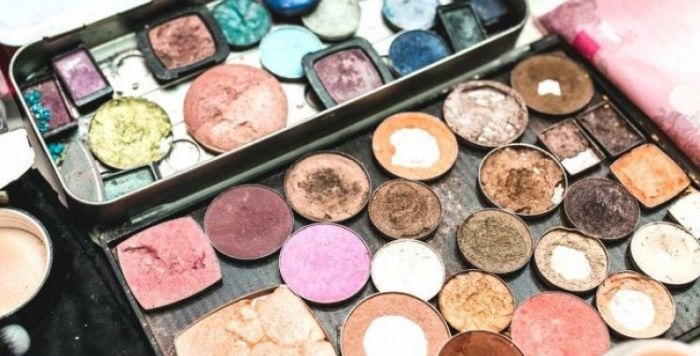Bukan Jadi Cantik Malah Merugi, Ini Sederet Bahaya Penggunaan Kosmetik Kadaluarsa