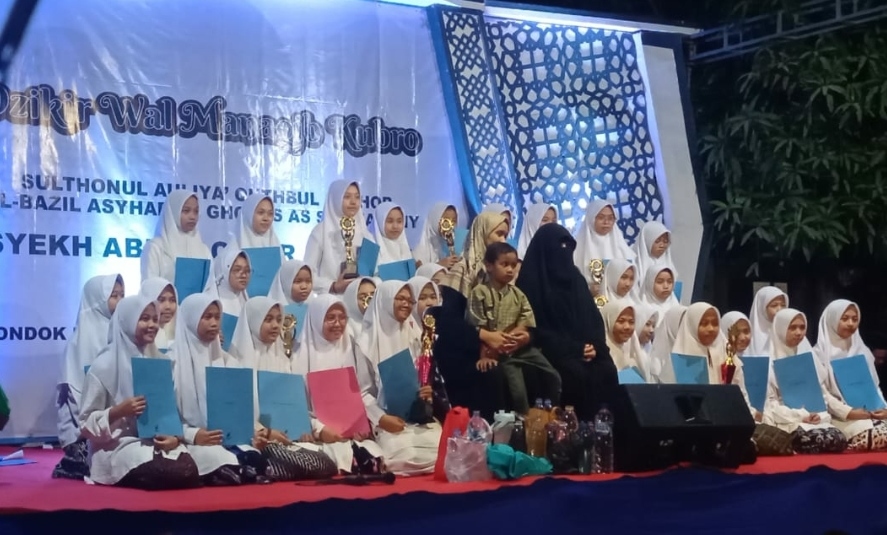 Bergema, 5000 Jamaah Hadiri Dzikir Manakib Kubro Syekh Abdul Qodir Jaelani di Ponpes Al Marifah