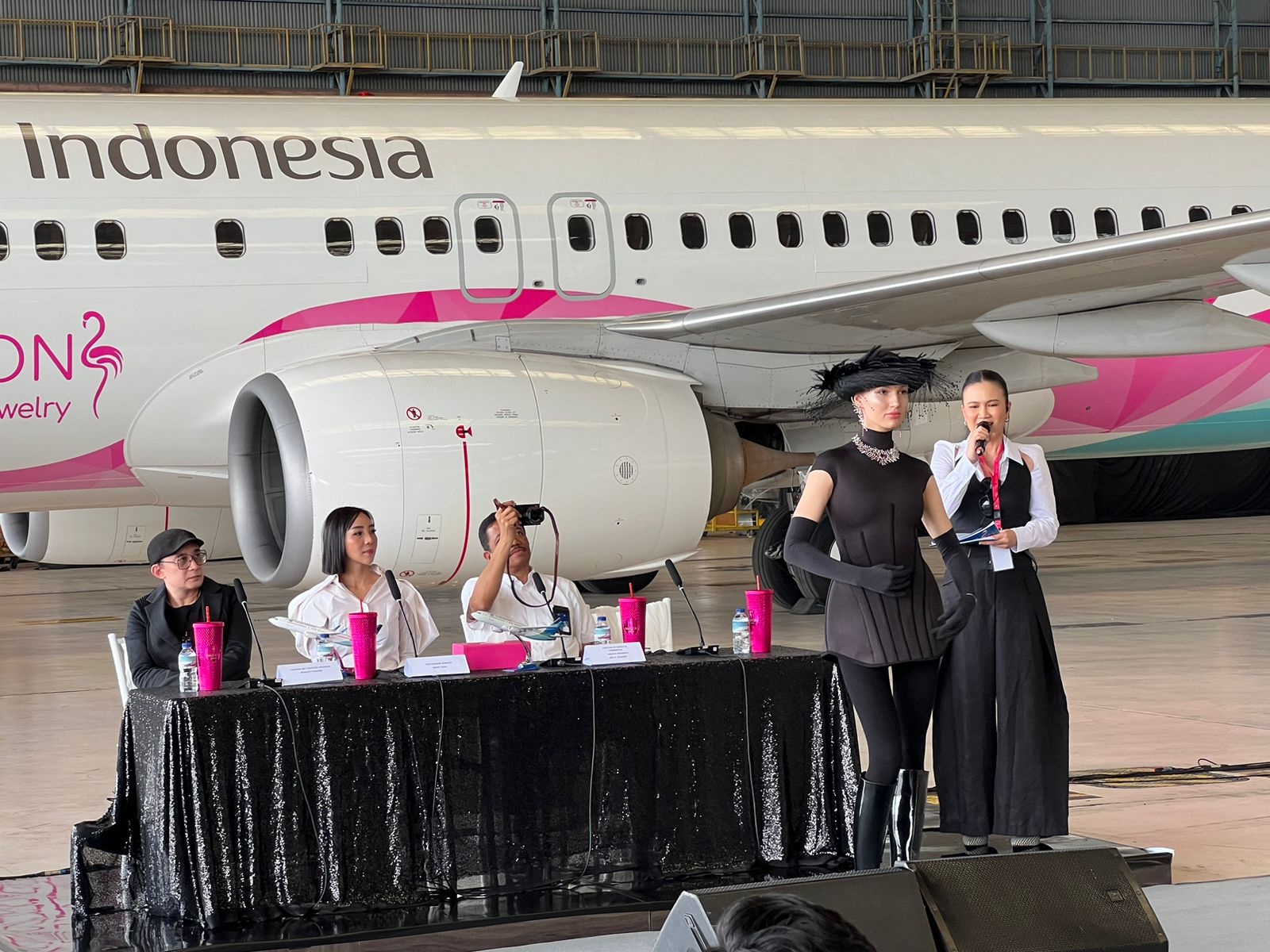 Kolaborasi Garuda Indonesia dan Passion Jewelry Hadirkan Livery Pesawat Baru dan Perhiasan Berlian
