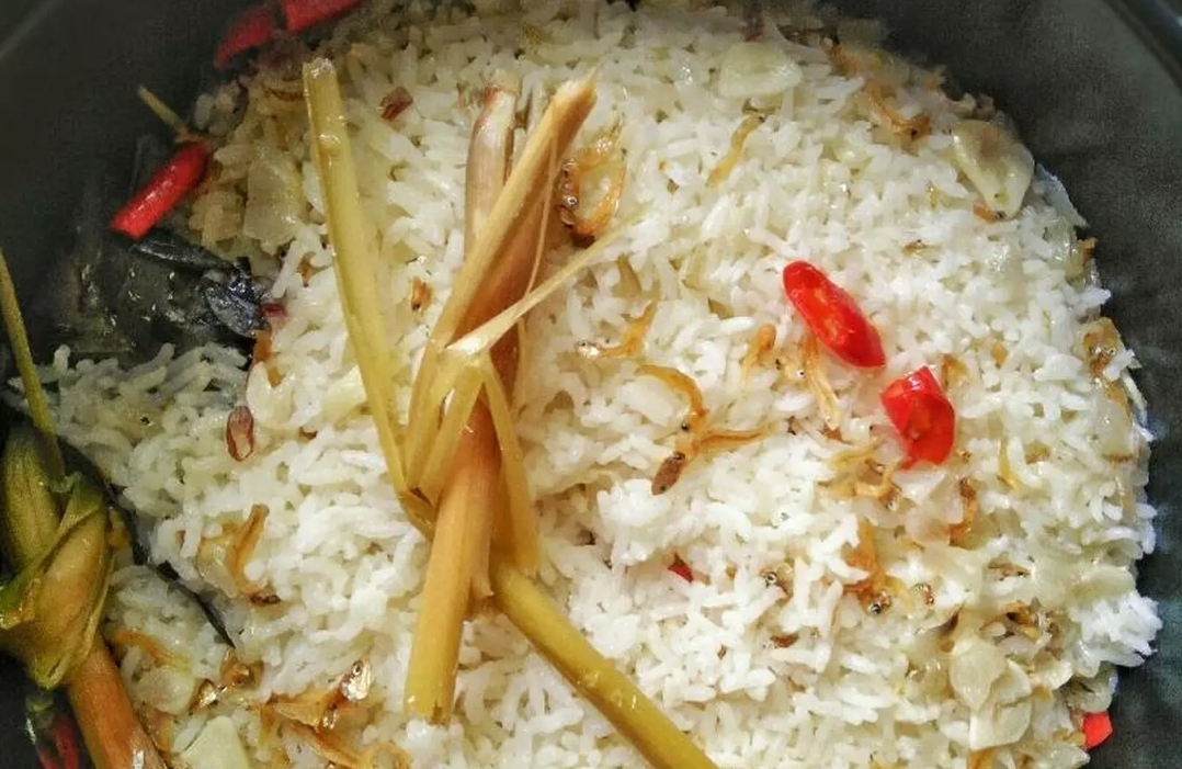 Resep Nasi Liwet Rice Cooker, Tinggal Cemplung Bumbu dan Colok, Anak Kost Harus Coba Nih!