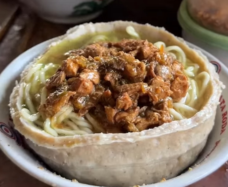 KULINER UNIK Mie Ayam Mangkok Bakso, Dibandrol Rp 20 Ribu Bikin Kenyang!