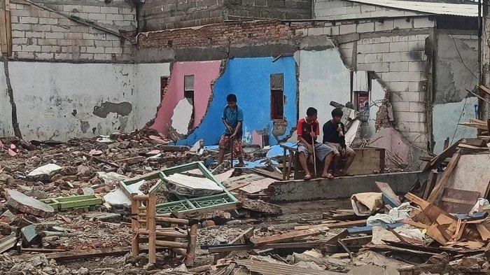 Sebanyak 39 Bangli dan Kafe Tak Berizin di Cilincing Ditertibkan Petugas, Masih Membandel Bakal Ditindak Tegas